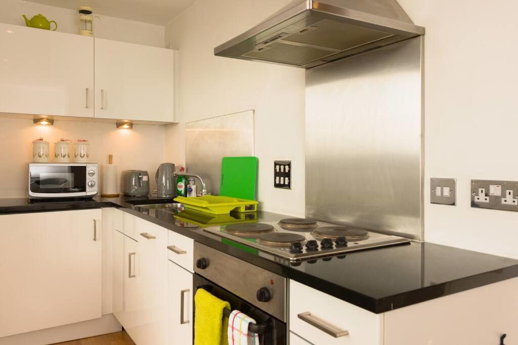 Trendy 10Th Floor Studio Apartment Glasgow Exterior photo